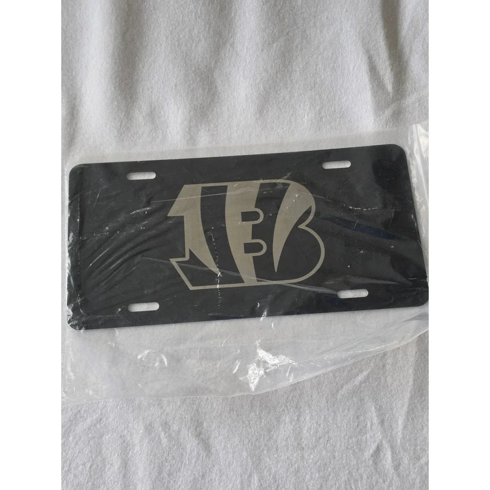 Cincinnati Bengals NFL Metal License Plate Tag Black Silver Logo Fan Decor